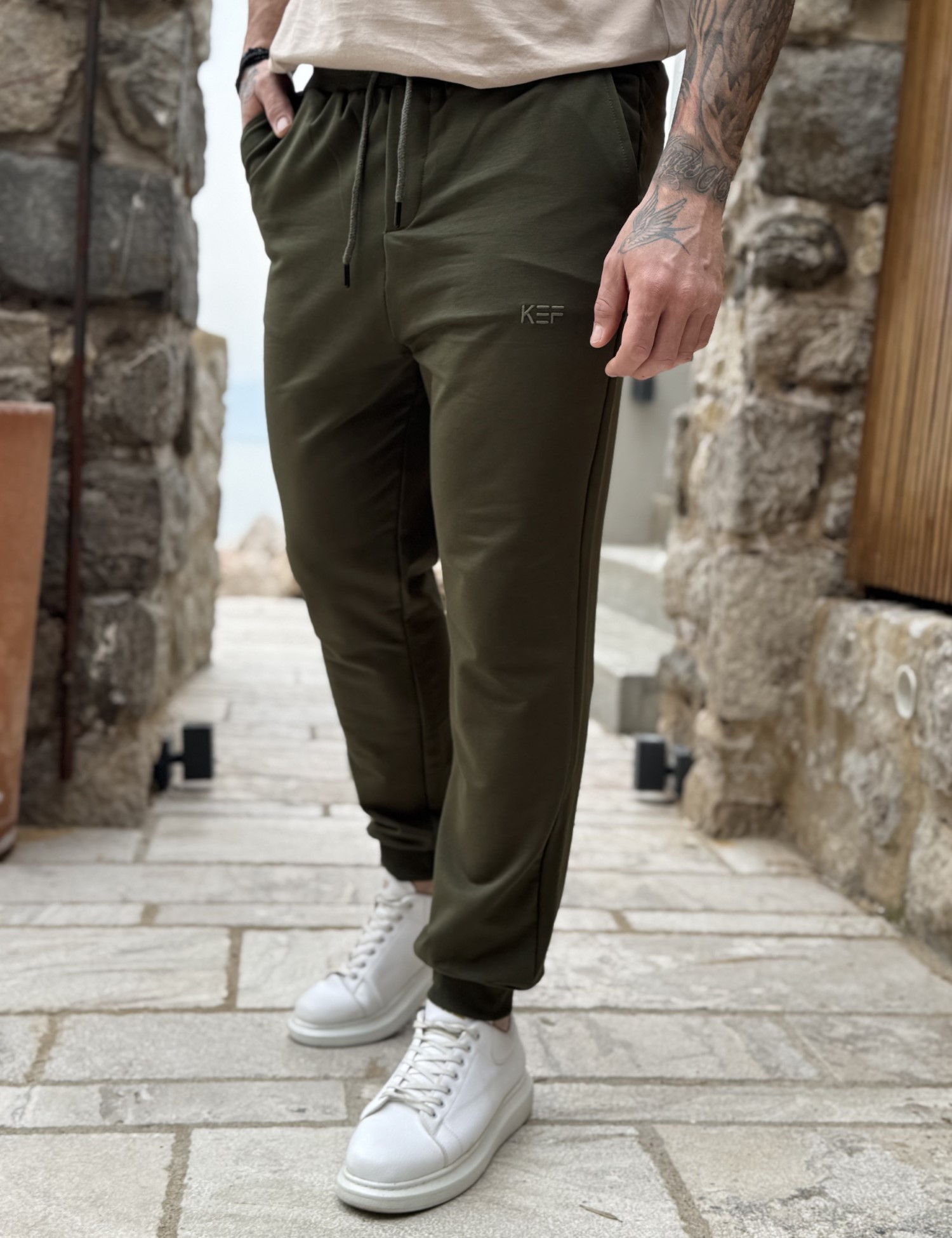 Ανδρική χακί αθλητική φόρμα με λάστιχο KEF2618X